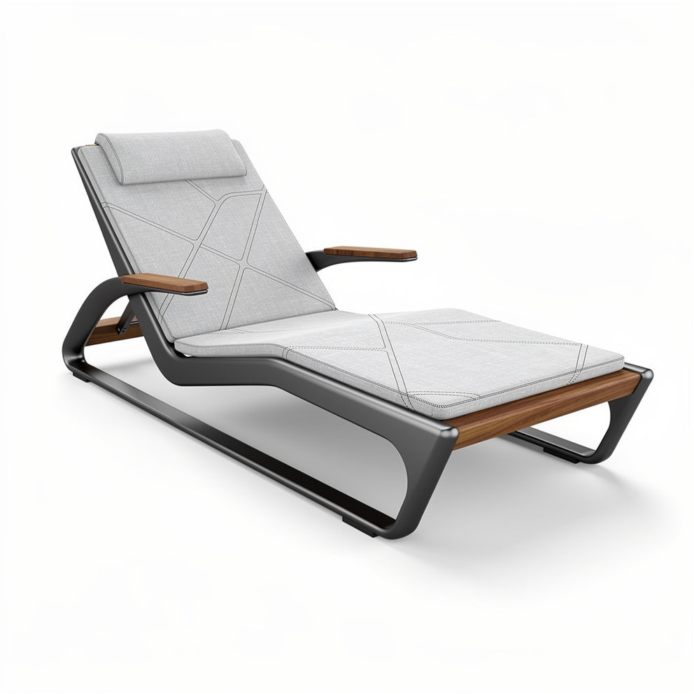 Leżanka ogrodowa z ergonomicznym designem i drewnianymi akcentami.