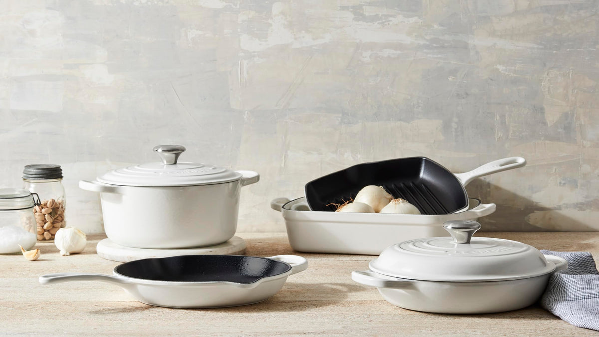 Le Creuset Enameled Cast Iron Signature Round Dutch Oven, 7.25 qt., Caribbean