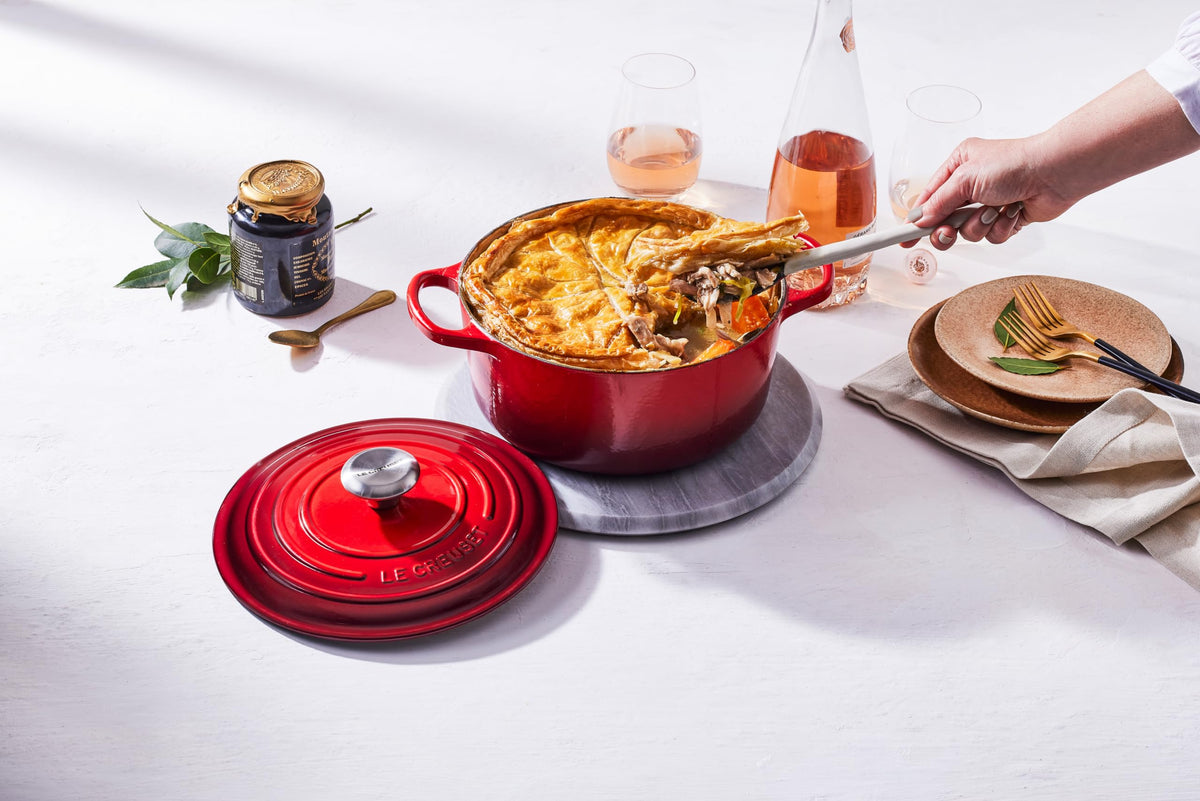 Le Creuset Enameled Cast Iron Signature Round Dutch Oven, 7.25 qt., Caribbean