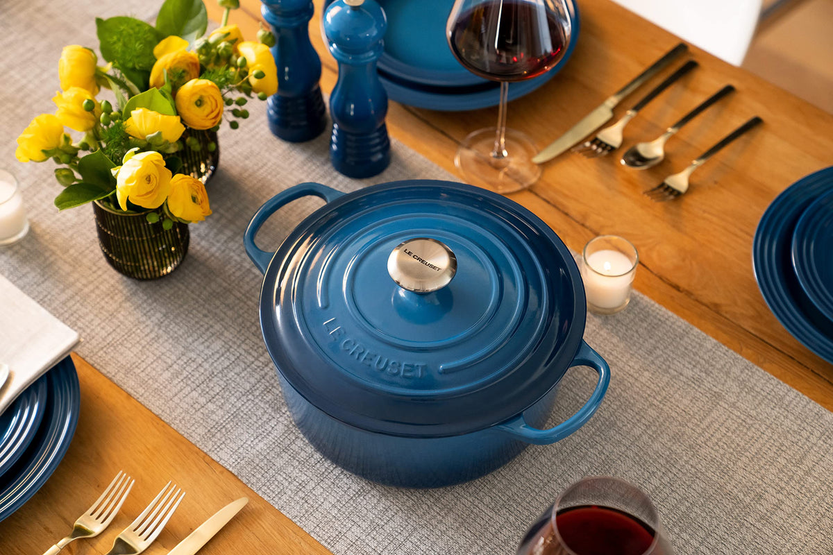 Le Creuset Enameled Cast Iron Signature Round Dutch Oven, 7.25 qt., Caribbean