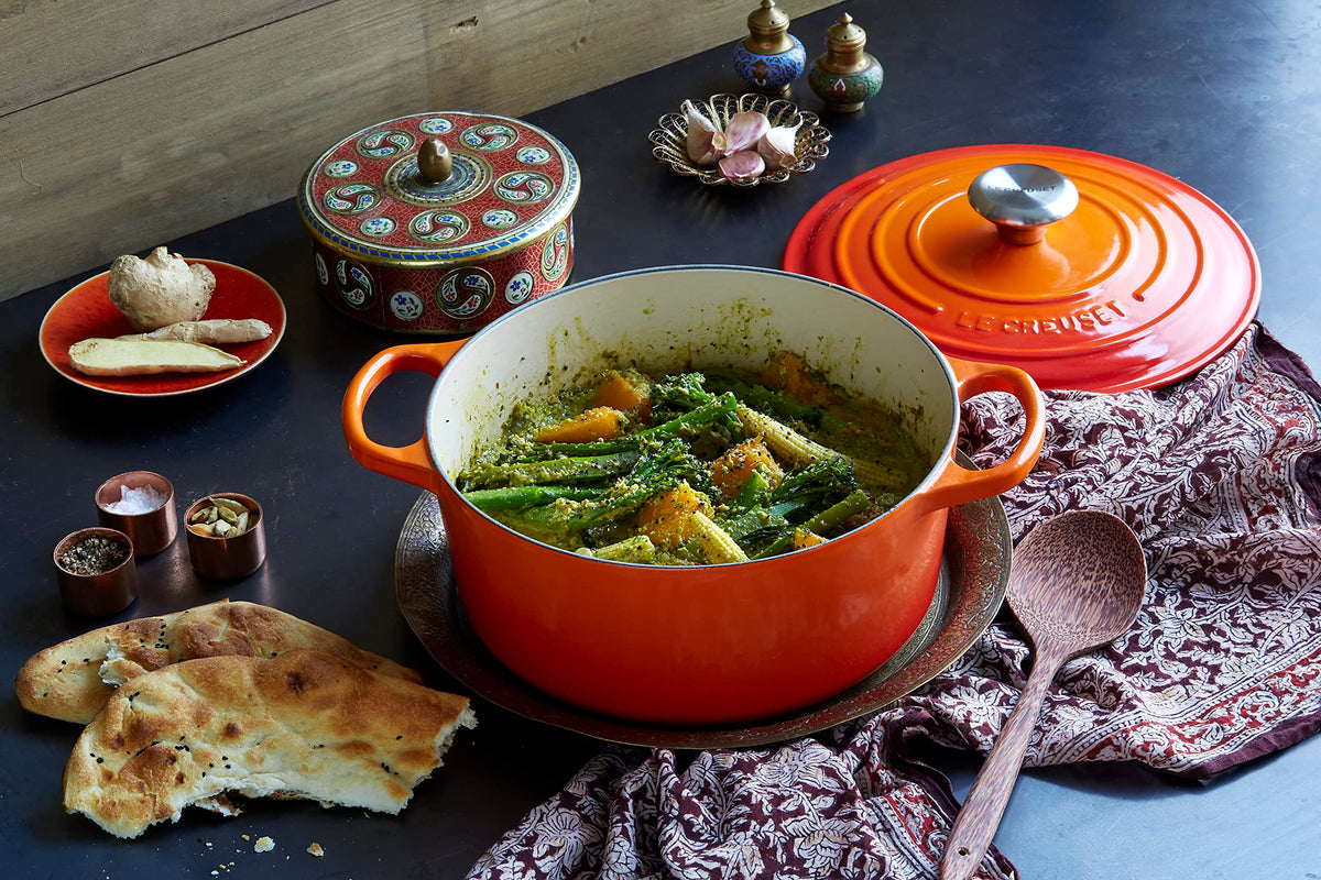 Le Creuset Enameled Cast Iron Signature Round Dutch Oven, 7.25 qt., Caribbean